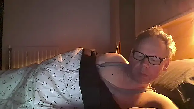 Snapshot of kinkyslet8 chatting on 4, 3, 2026 kinkyslet8 online show from 4, 3, 2026