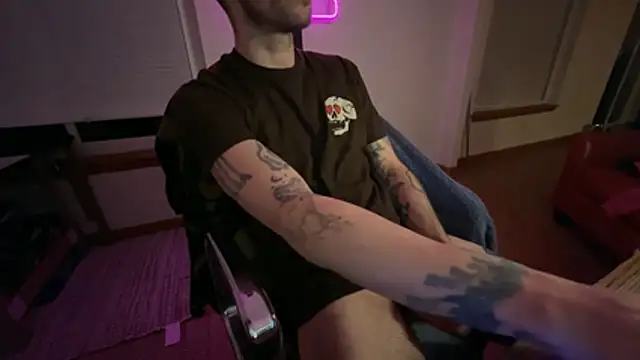 Snapshot of RuffClvb chatting on 28, 11, 2025 RuffClvb online show from 28, 11, 2025