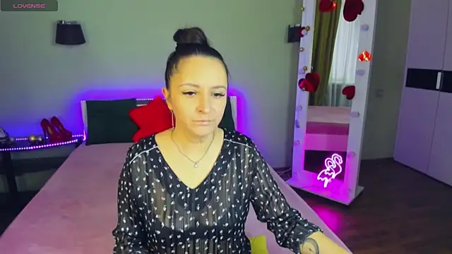 AngellLika online show from 6, 10, 2025