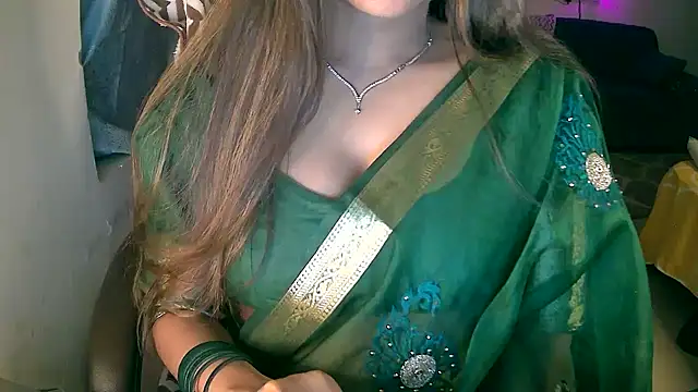 Snapshot of Cute-Tara chatting on 5, 10, 2025 Cute-Tara online show from 5, 10, 2025