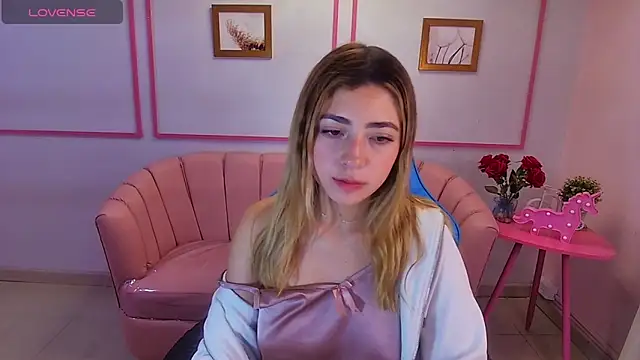 Snapshot of channel_blonde_a chatting on 5, 12, 2024 channel blonde a online show from 5, 12, 2024