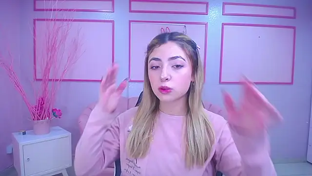 Snapshot of channel_blonde_a chatting on 11, 12, 2024 channel blonde a online show from 11, 12, 2024