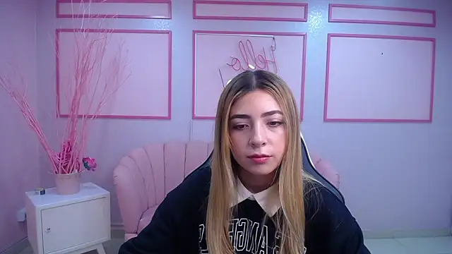 Snapshot of channel_blonde_a chatting on 13, 12, 2024 channel blonde a online show from 13, 12, 2024