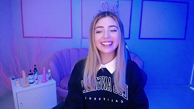 Snapshot of channel_blonde_a chatting on 13, 12, 2024 channel blonde a online show from 13, 12, 2024