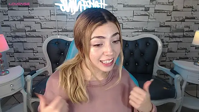 Snapshot of channel_blonde_a chatting on 15, 12, 2024 channel blonde a online show from 15, 12, 2024