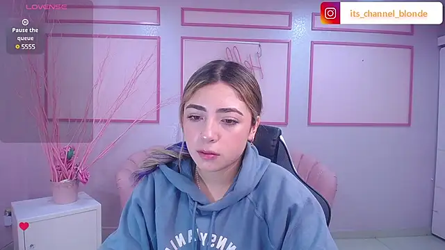 Snapshot of channel_blonde_a chatting on 20, 12, 2024 channel blonde a online show from 20, 12, 2024