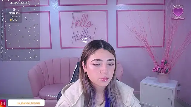 Snapshot of channel_blonde_a chatting on 2, 1, 2025 channel blonde a online show from 2, 1, 2025