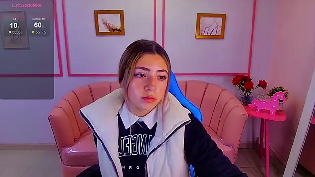 Snapshot of channel_blonde_a chatting on 7, 1, 2025 channel blonde a online show from 7, 1, 2025