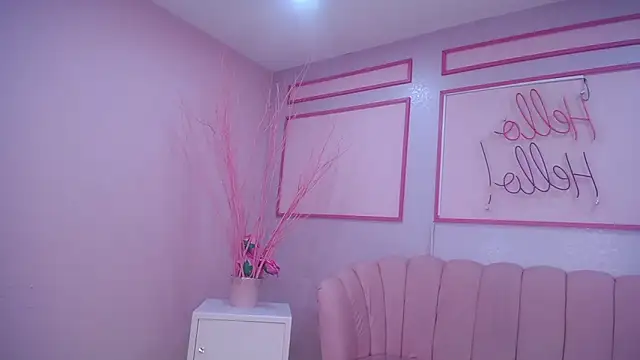 Snapshot of channel_blonde_a chatting on 8, 1, 2025 channel blonde a online show from 8, 1, 2025