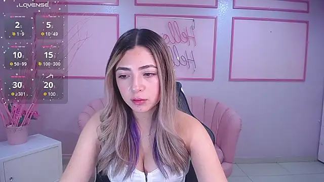 Snapshot of channel_blonde_a chatting on 17, 1, 2025 channel blonde a online show from 17, 1, 2025