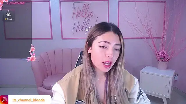 Snapshot of channel_blonde_a chatting on 28, 1, 2025 channel blonde a online show from 28, 1, 2025