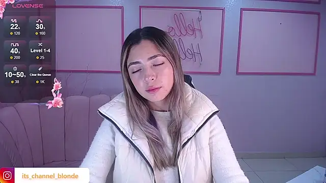 Snapshot of channel_blonde_a chatting on 29, 1, 2025 channel blonde a online show from 29, 1, 2025