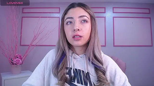 Snapshot of channel_blonde_a chatting on 3, 2, 2025 channel blonde a online show from 3, 2, 2025