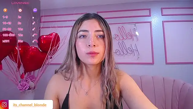 Snapshot of channel_blonde_a chatting on 7, 2, 2025 channel blonde a online show from 7, 2, 2025