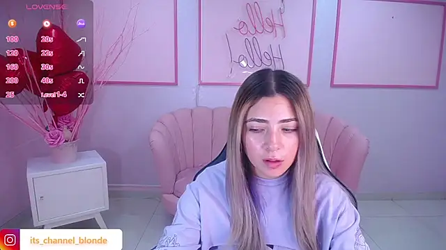 Snapshot of channel_blonde_a chatting on 11, 2, 2025 channel blonde a online show from 11, 2, 2025