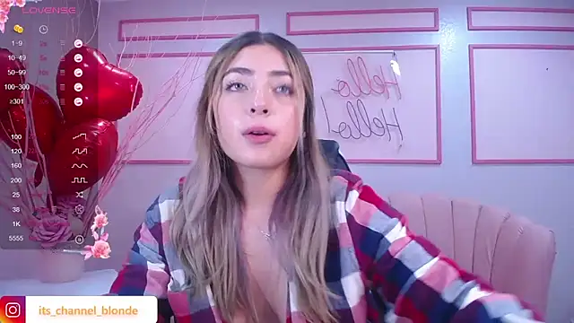 Snapshot of channel_blonde_a chatting on 12, 2, 2025 channel blonde a online show from 12, 2, 2025