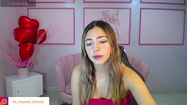 Snapshot of channel_blonde_a chatting on 27, 2, 2025 channel blonde a online show from 27, 2, 2025