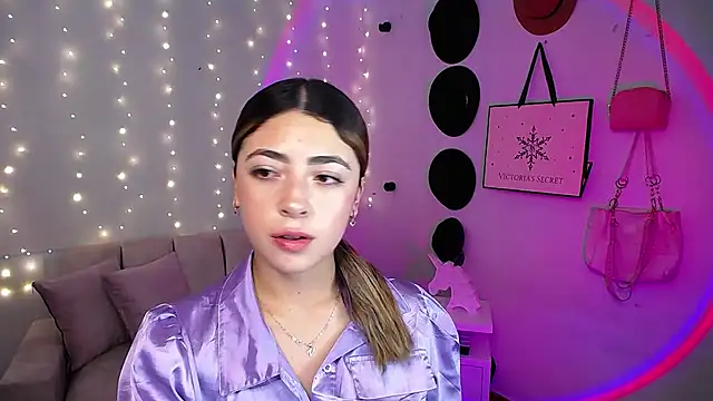 Snapshot of channel_blonde_a chatting on 4, 3, 2025 channel blonde a online show from 4, 3, 2025