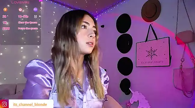 Snapshot of channel_blonde_a chatting on 4, 3, 2025 channel blonde a online show from 4, 3, 2025