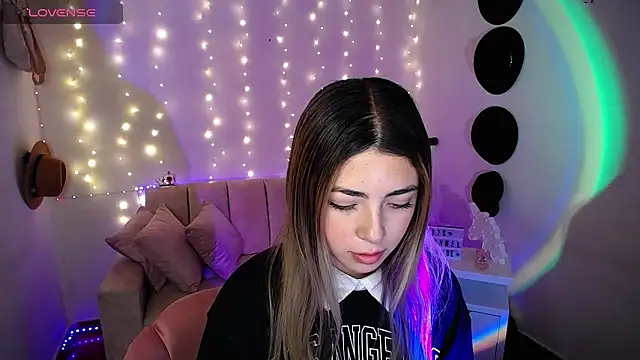 Snapshot of channel_blonde_a chatting on 7, 3, 2025 channel blonde a online show from 7, 3, 2025