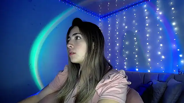 Snapshot of channel_blonde_a chatting on 8, 3, 2025 channel blonde a online show from 8, 3, 2025