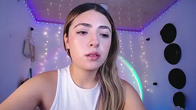 Snapshot of channel_blonde_a chatting on 12, 3, 2025 channel blonde a online show from 12, 3, 2025