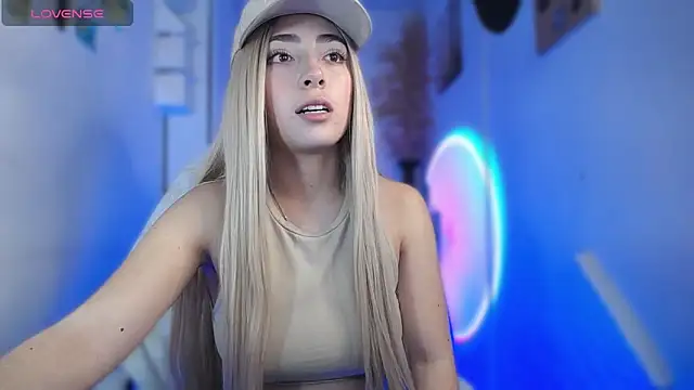 Snapshot of channel_blonde_a chatting on 19, 9, 2025 channel blonde a online show from 19, 9, 2025