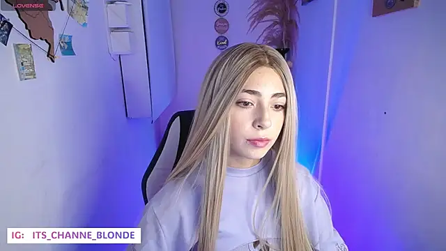 Snapshot of channel_blonde_a chatting on 21, 10, 2025 channel blonde a online show from 21, 10, 2025