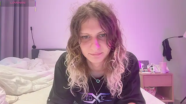 Alice Pinkhead online show from 7, 11, 2025