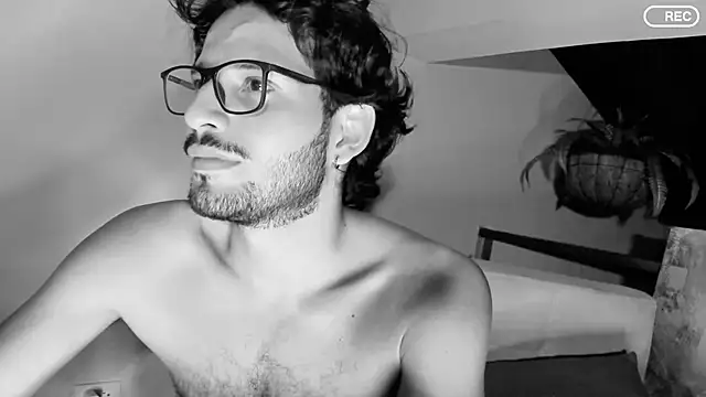 Snapshot of Nicholasrodrii chatting on 21, 3, 2025 Nicholasrodrii online show from 21, 3, 2025