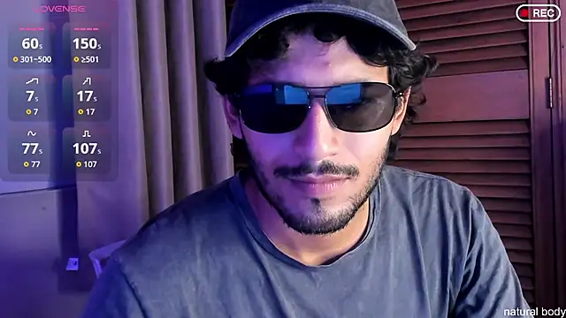 Snapshot of Nicholasrodrii chatting on 23, 10, 2025 Nicholasrodrii online show from 23, 10, 2025