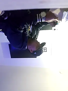 jakethesnake95111 online show from 5, 1, 2025