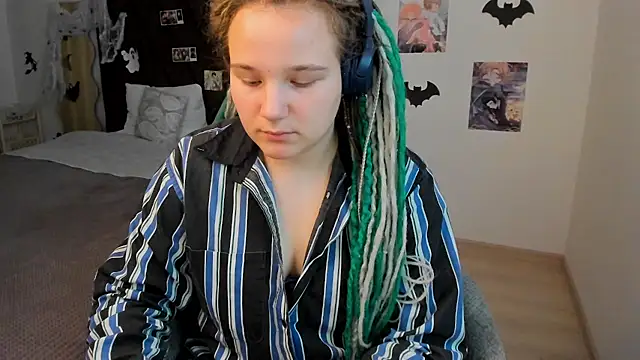 Snapshot of GloriaHylivi chatting on 7, 12, 2024 GloriaHylivi online show from 7, 12, 2024