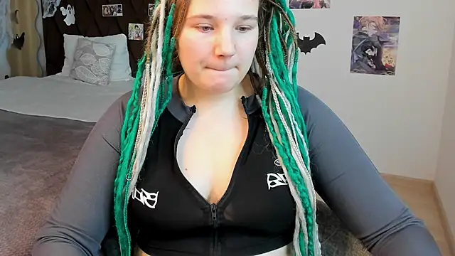 Snapshot of GloriaHylivi chatting on 8, 12, 2024 GloriaHylivi online show from 8, 12, 2024