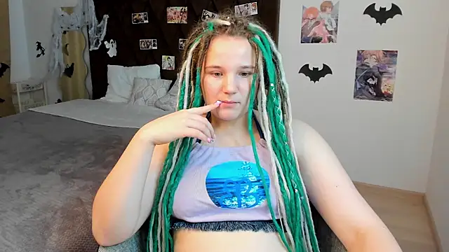 Snapshot of GloriaHylivi chatting on 12, 12, 2024 GloriaHylivi online show from 12, 12, 2024