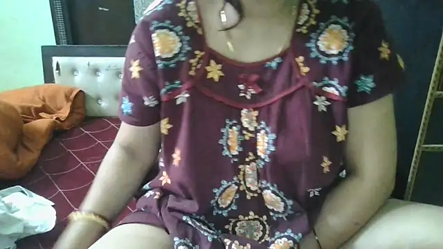 Snapshot of couplesuni chatting on 4, 10, 2025 couplesuni online show from 4, 10, 2025