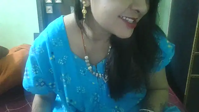 Snapshot of couplesuni chatting on 13, 10, 2025 couplesuni online show from 13, 10, 2025