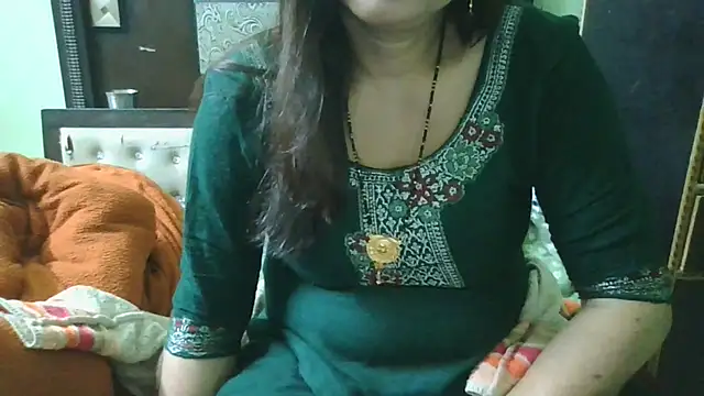 Snapshot of couplesuni chatting on 29, 11, 2025 couplesuni online show from 29, 11, 2025