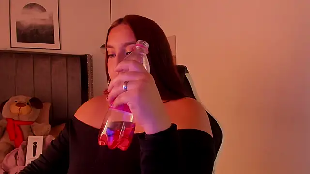 Alaia Cute online show from 19, 12, 2024