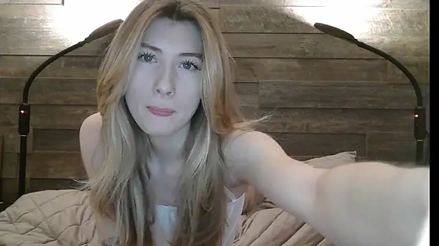 Snapshot of ErikaShyy chatting on 4, 3, 2025 ErikaShyy online show from 4, 3, 2025