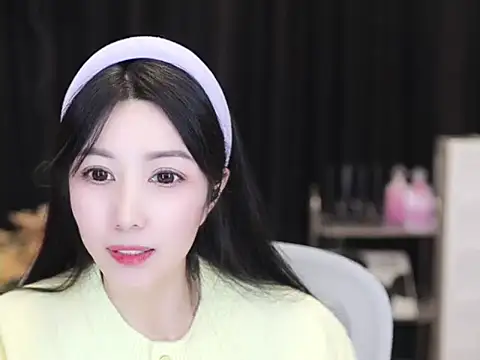 Nuyoah-77 online show from 5, 11, 2025