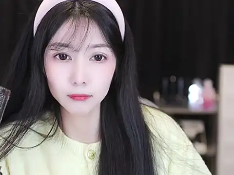 Nuyoah-77 online show from 15, 12, 2025