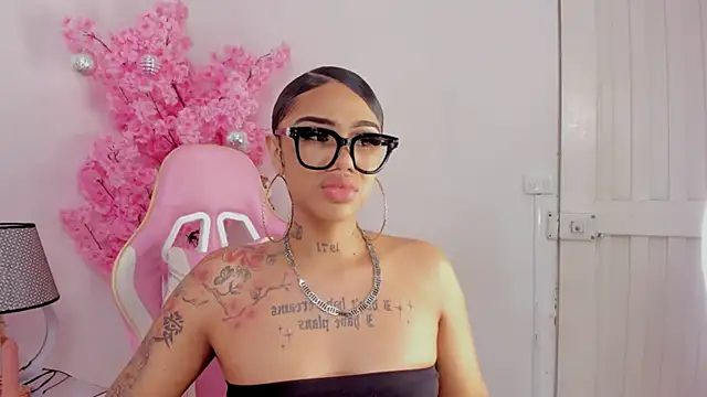 Mia Jansen online show from 12, 12, 2024