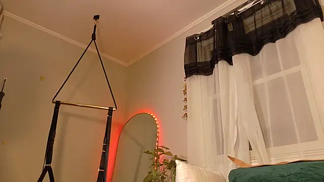 Snapshot of MistressKatie13xxx chatting on 12, 1, 2025 MistressKatie13xxx online show from 12, 1, 2025