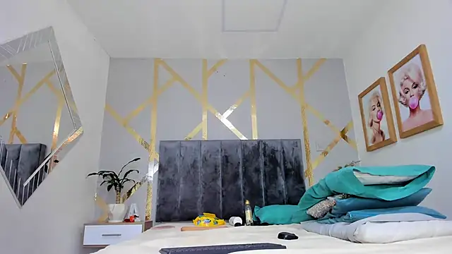 Caroliine Torres online show from 20, 2, 2025