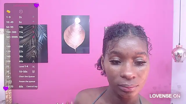 Snapshot of petitelittleebony chatting on 6, 3, 2025 petitelittleebony online show from 6, 3, 2025