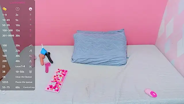 Snapshot of petitelittleebony chatting on 10, 9, 2025 petitelittleebony online show from 10, 9, 2025