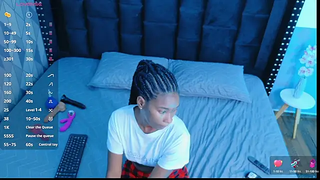 Snapshot of petitelittleebony chatting on 17, 9, 2025 petitelittleebony online show from 17, 9, 2025