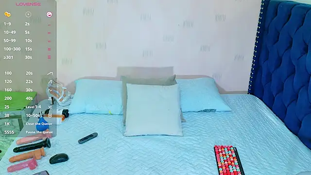 Snapshot of petitelittleebony chatting on 27, 9, 2025 petitelittleebony online show from 27, 9, 2025