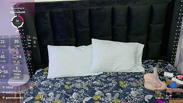 Snapshot of petitelittleebony chatting on 11, 10, 2025 petitelittleebony online show from 11, 10, 2025